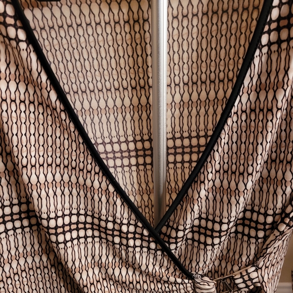 Cleo Petites Black and Beige Patterned Top - Picture 4 of 6
